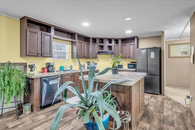 599 A B Frazier Rd, Smithville, TN 37166