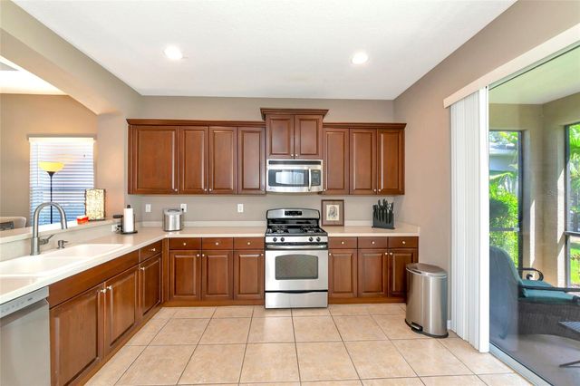 4930 NEWPORT NEWS CIRCLE, Bradenton, FL 34211