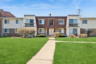 6818 Roberts Drive 6, Woodridge, IL 60517