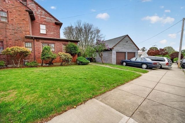 1800 Robeson St, Fall River, MA 02720