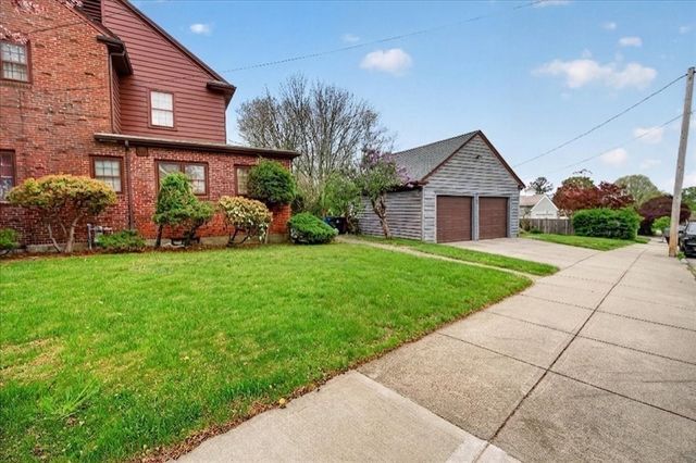 1800 Robeson St, Fall River, MA 02720