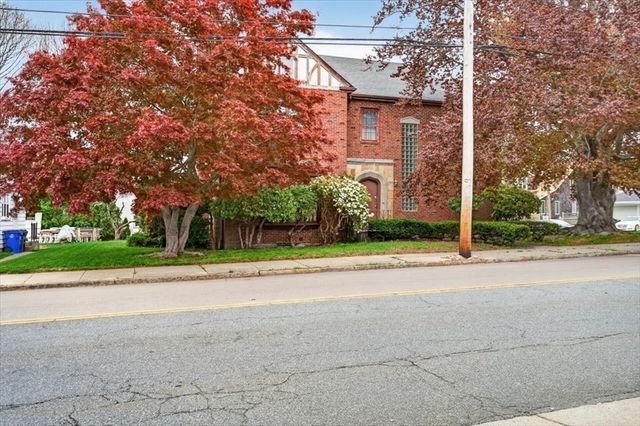 1800 Robeson St, Fall River, MA 02720