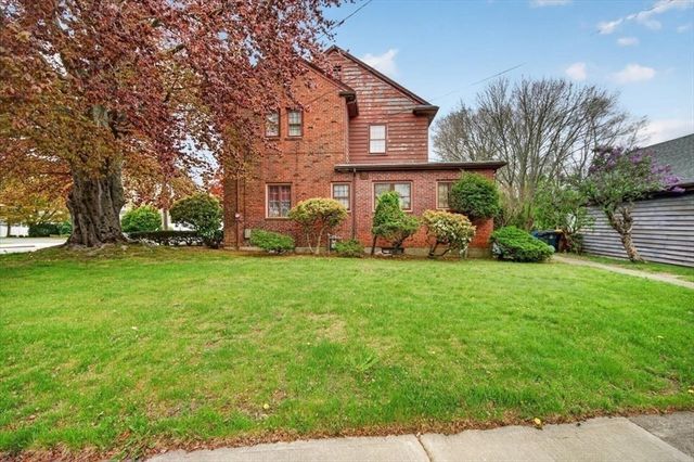 1800 Robeson St, Fall River, MA 02720