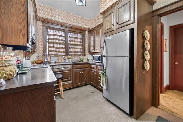 1800 Robeson St, Fall River, MA 02720