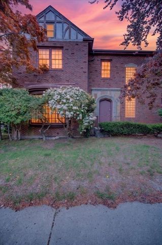 1800 Robeson St, Fall River, MA 02720