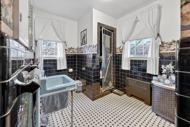 1800 Robeson St, Fall River, MA 02720