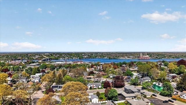 1800 Robeson St, Fall River, MA 02720