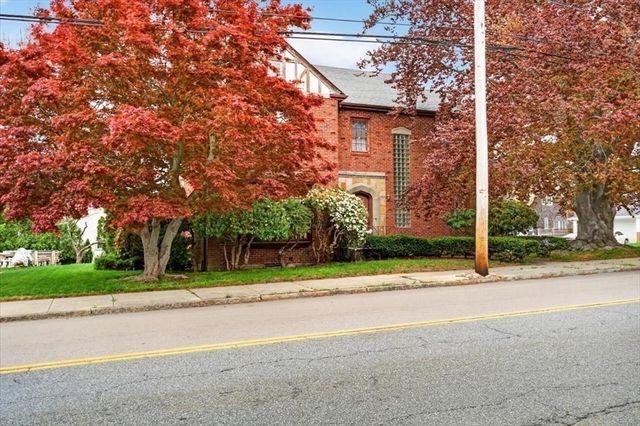 1800 Robeson St, Fall River, MA 02720