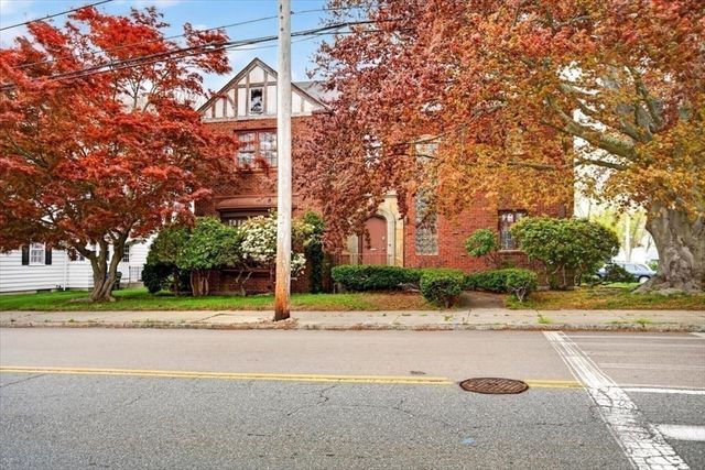 1800 Robeson St, Fall River, MA 02720