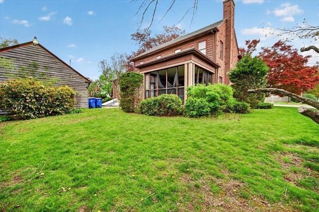 1800 Robeson St, Fall River, MA 02720