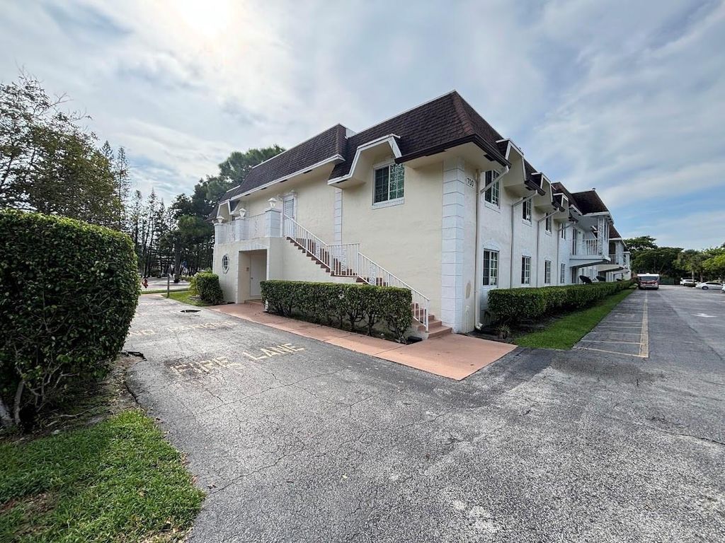 700 SE 2nd Avenue 409, Deerfield Beach, FL 33441
