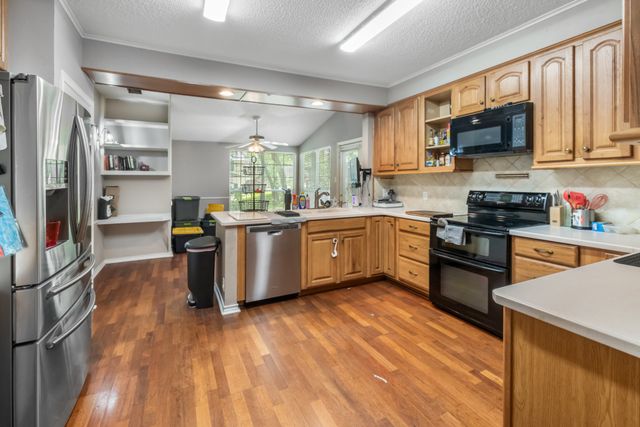 1707 Woodridge Circle, Arlington, TX 76013