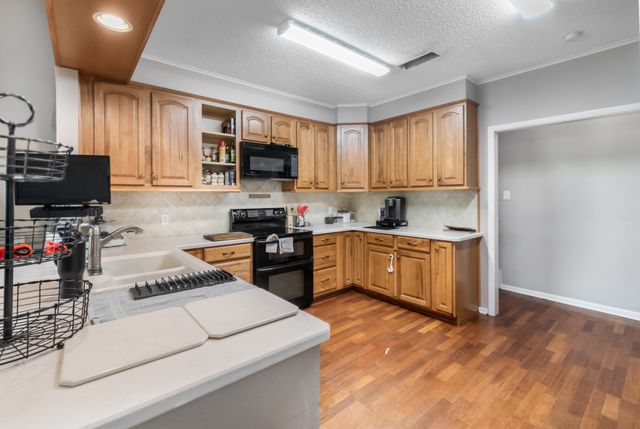1707 Woodridge Circle, Arlington, TX 76013