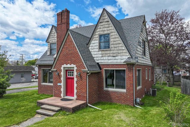 317 E Grand River Avenue, Fowlerville Village, MI 48836