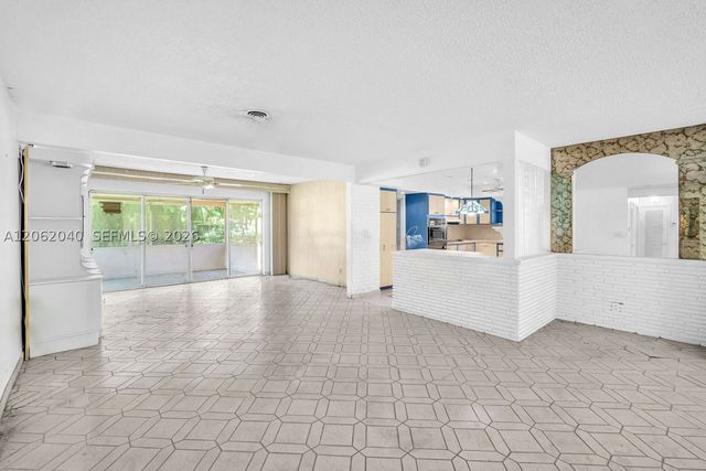 861 Holly Ln, Plantation, FL 33317