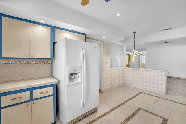 861 Holly Ln, Plantation, FL 33317