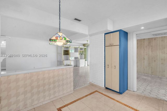 861 Holly Ln, Plantation, FL 33317