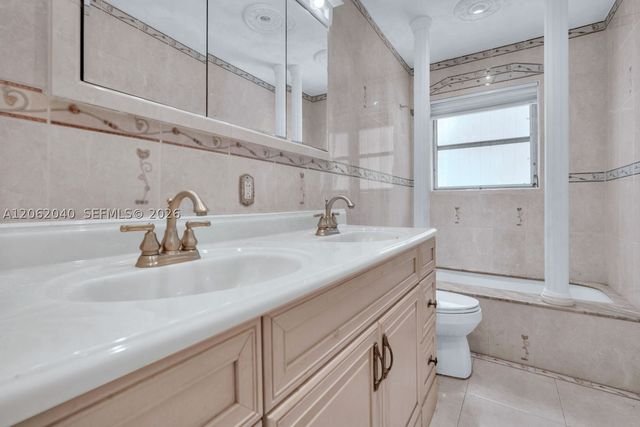 861 Holly Ln, Plantation, FL 33317