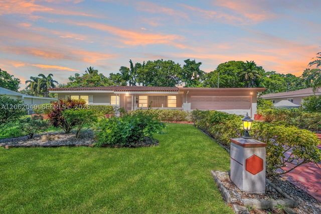 861 Holly Ln, Plantation, FL 33317