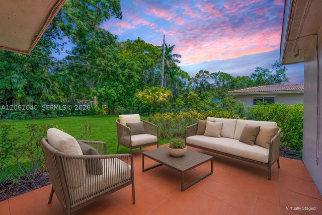 861 Holly Ln, Plantation, FL 33317