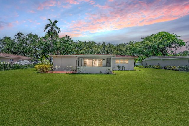 861 Holly Ln, Plantation, FL 33317
