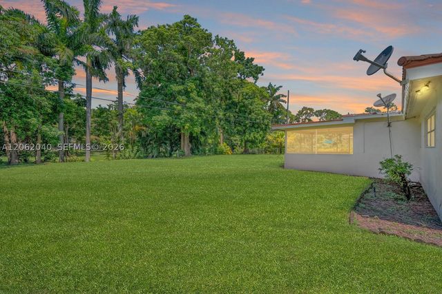 861 Holly Ln, Plantation, FL 33317