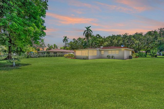 861 Holly Ln, Plantation, FL 33317