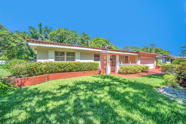 861 Holly Ln, Plantation, FL 33317