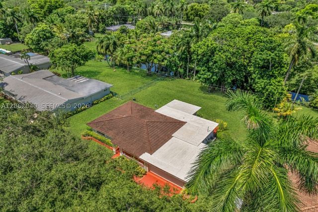 861 Holly Ln, Plantation, FL 33317