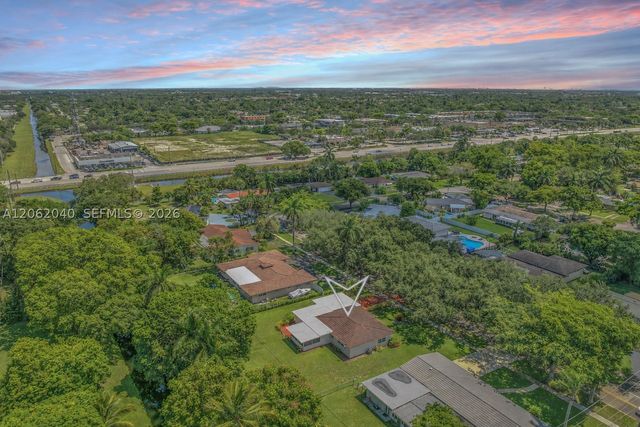 861 Holly Ln, Plantation, FL 33317
