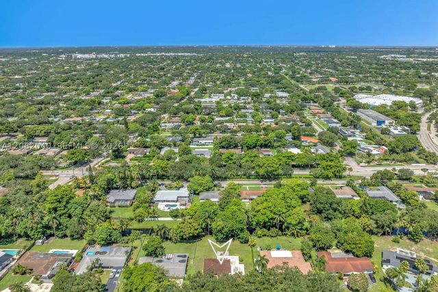 861 Holly Ln, Plantation, FL 33317