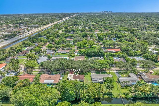 861 Holly Ln, Plantation, FL 33317