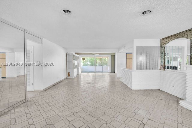 861 Holly Ln, Plantation, FL 33317