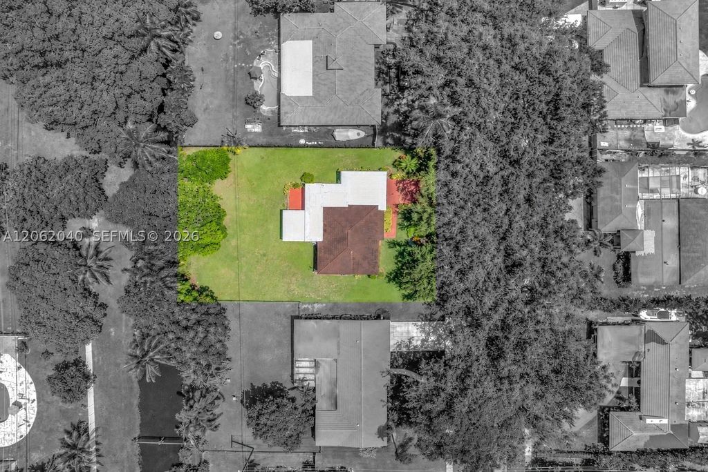 861 Holly Ln, Plantation, FL 33317