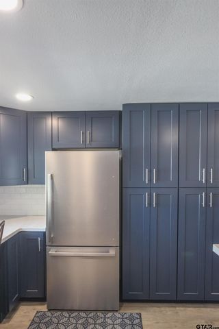 955 Beachside Dr, Chandler, TX 75758