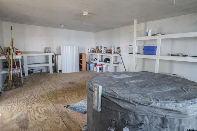 955 Beachside Dr, Chandler, TX 75758