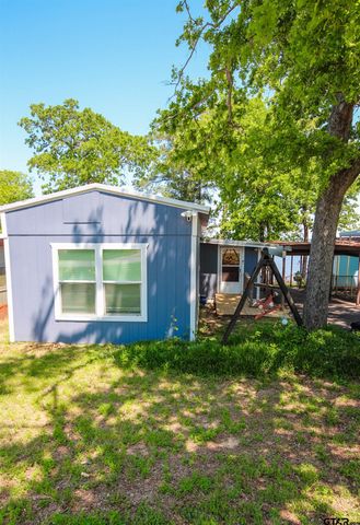 955 Beachside Dr, Chandler, TX 75758