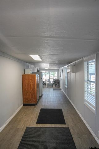 955 Beachside Dr, Chandler, TX 75758