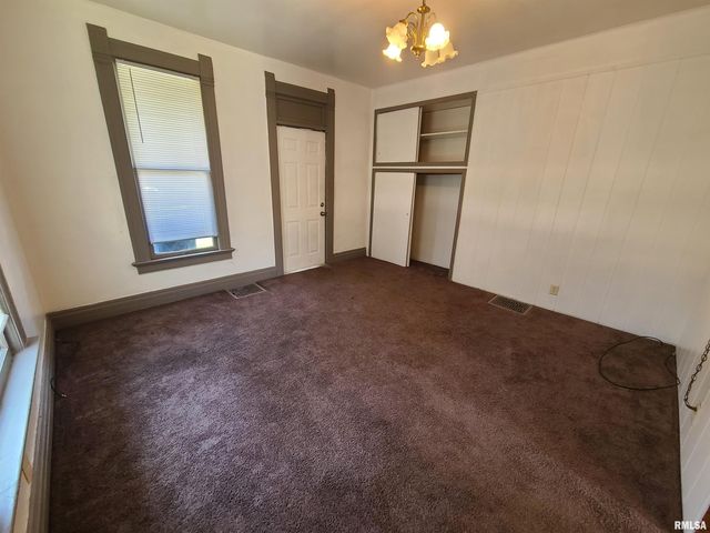 270 N AVENUE C Street, Canton, IL 61520