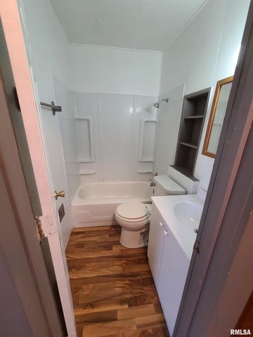 270 N AVENUE C Street, Canton, IL 61520