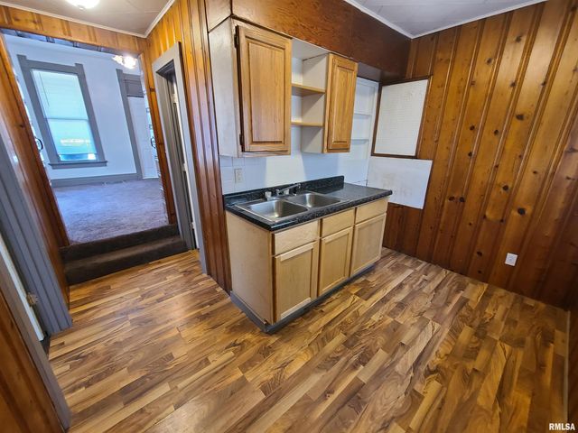 270 N AVENUE C Street, Canton, IL 61520