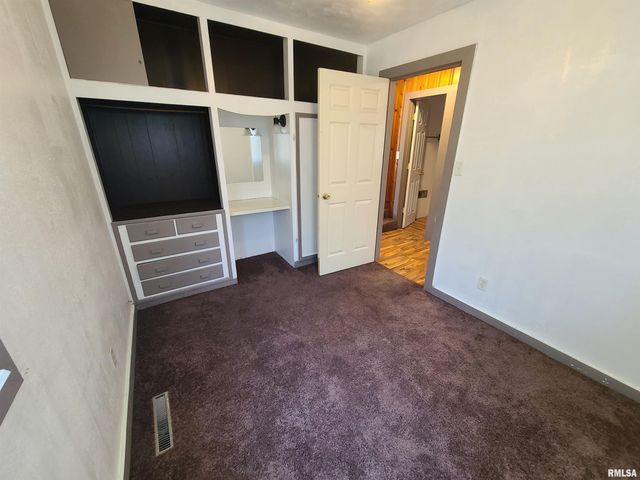 270 N AVENUE C Street, Canton, IL 61520