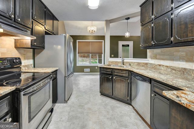432 Kimberly Court, Mcdonough, GA 30252