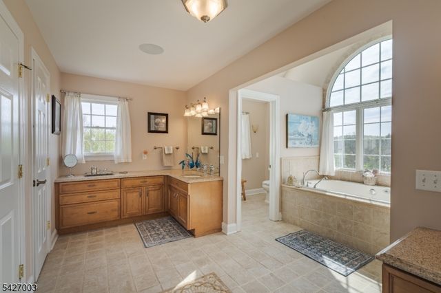 22 Spruce Ln, Montgomery Twp., NJ 08502