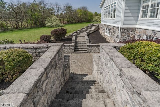 22 Spruce Ln, Montgomery Twp., NJ 08502