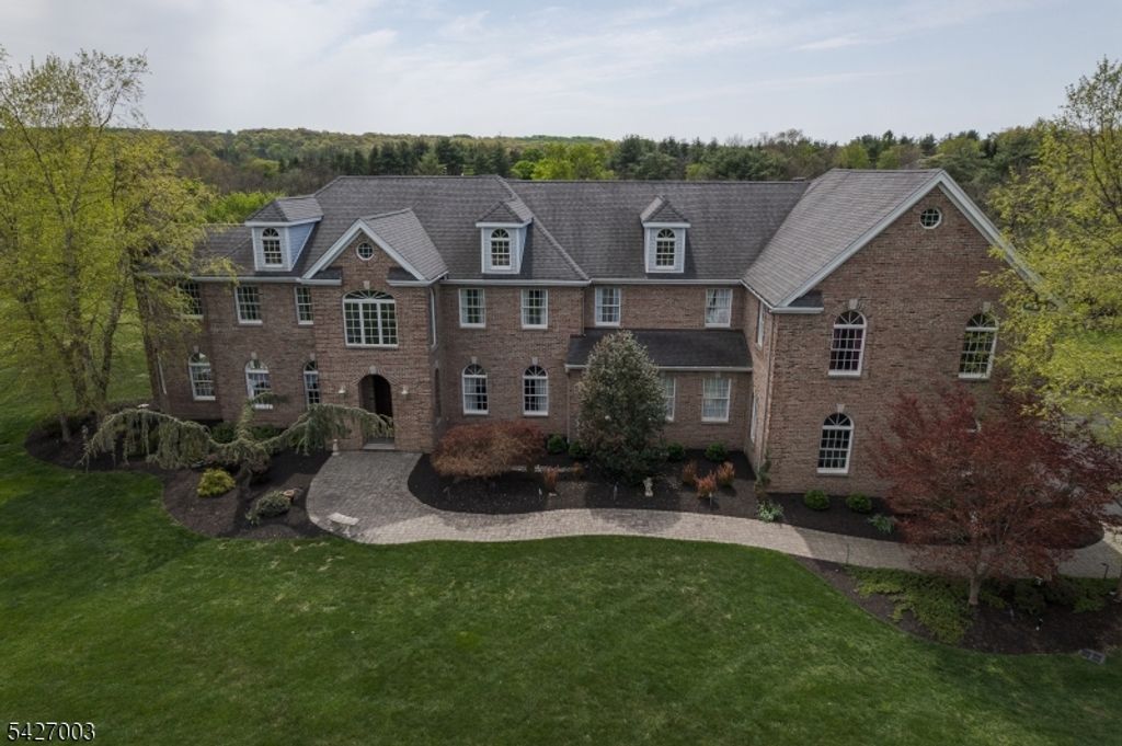 22 Spruce Ln, Montgomery Twp., NJ 08502