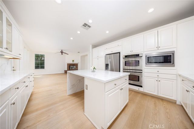 2225 Saratoga Lane, Glendora, CA 91741
