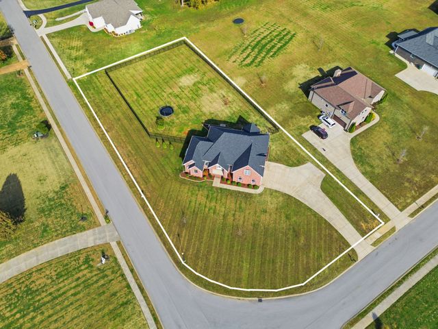 1027 Founders Ln, Portland, TN 37148