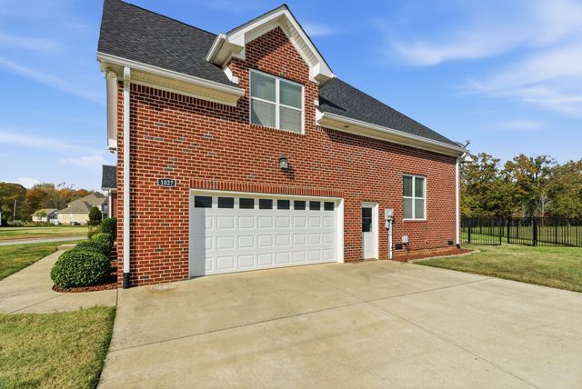 1027 Founders Ln, Portland, TN 37148