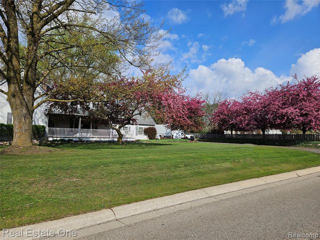 11030 Marshall Road, South Lyon, MI 48178